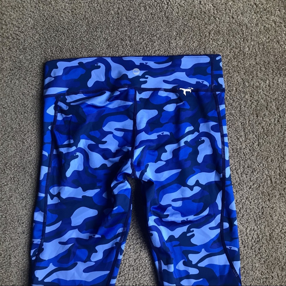 Vineyard Vines Performance Reversible Leggings - image 5
